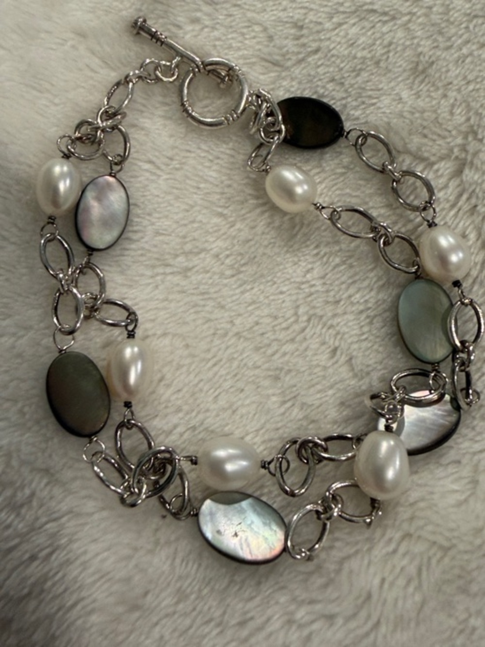 Silver925 Luc- Link Bracelet with White Pearls and Iridescent Shell Discs